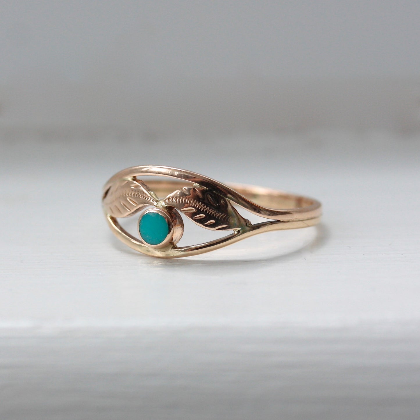 Vintage 14K Gold and Turquoise Leaf Design Ring