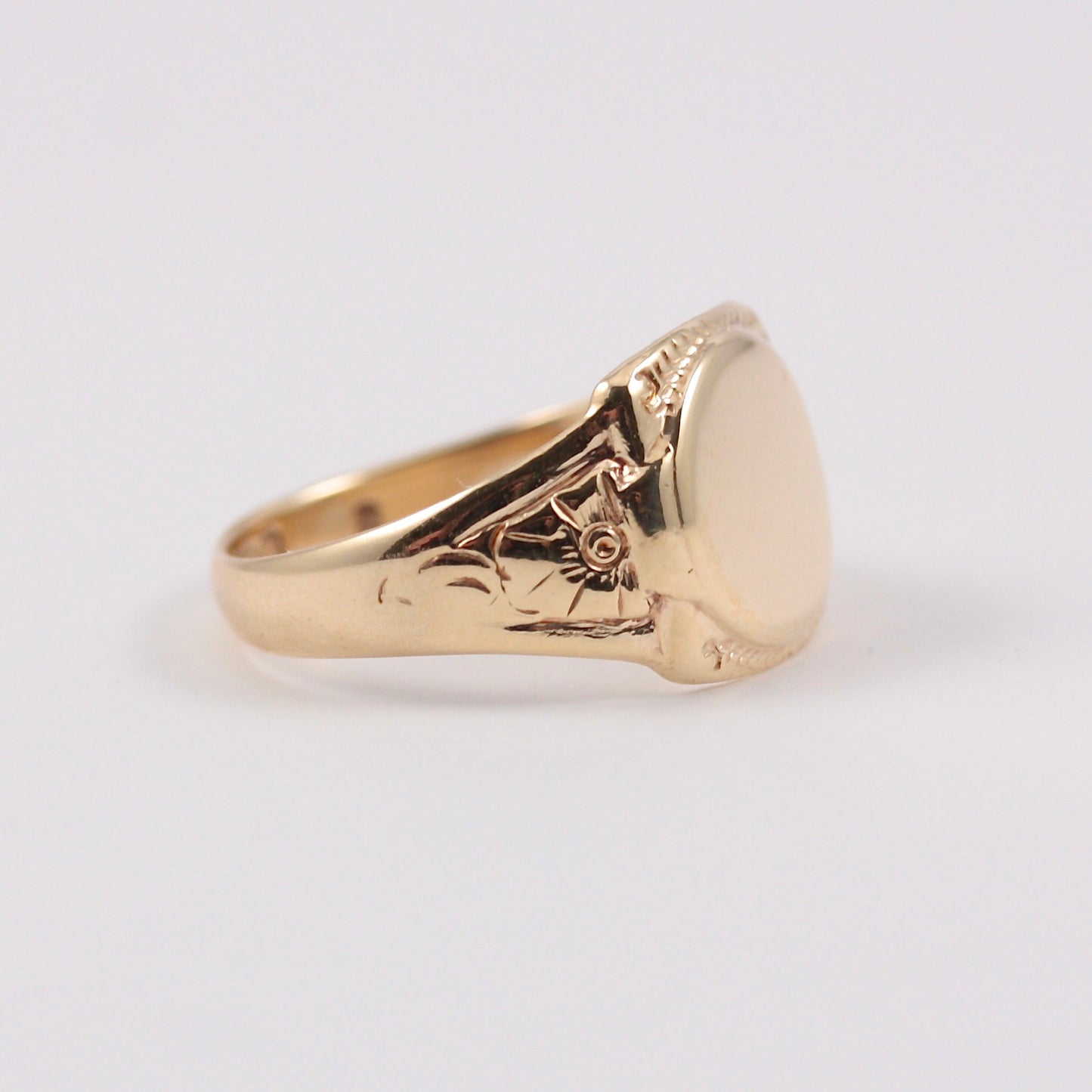 Vintage 9ct Gold Round Blank Signet Ring with Floral Shoulders, 1947