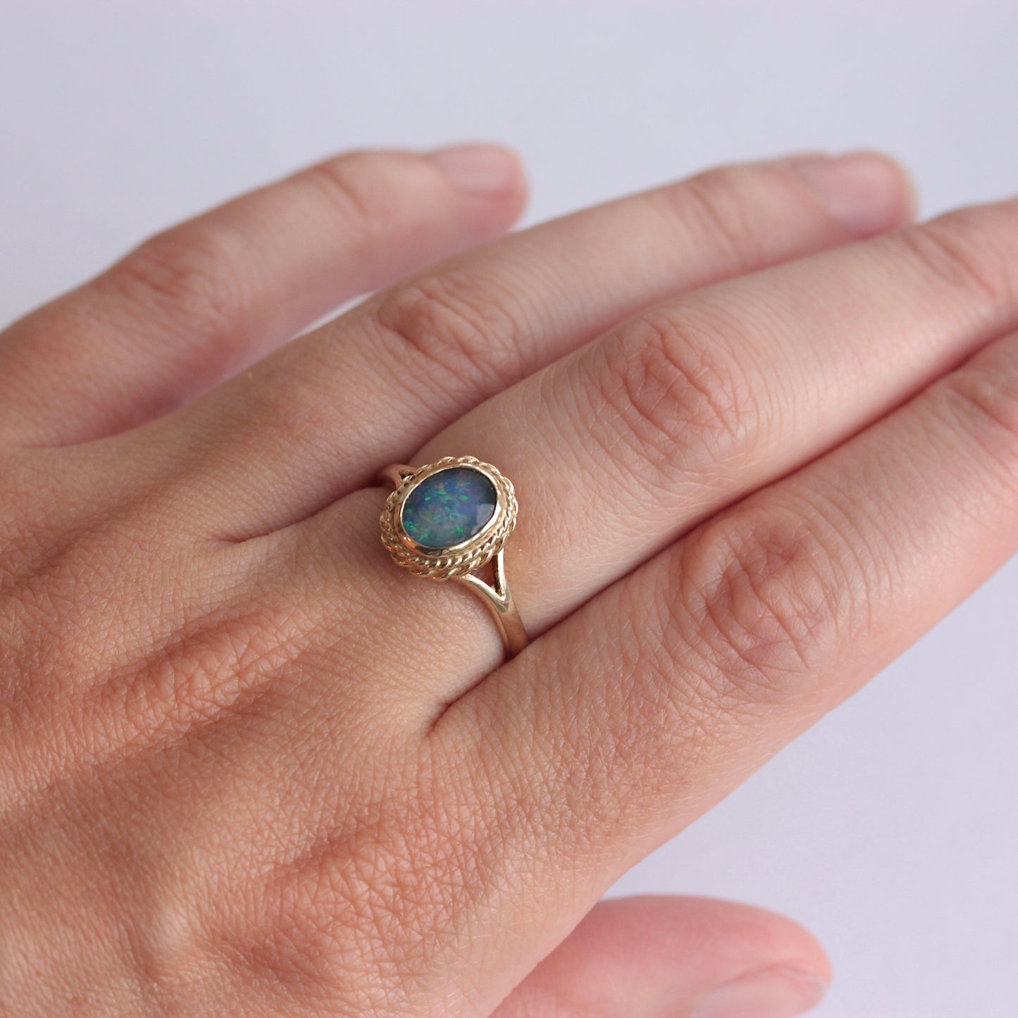 Vintage 9ct Gold Rope Framed Opal Triplet Solitaire Ring