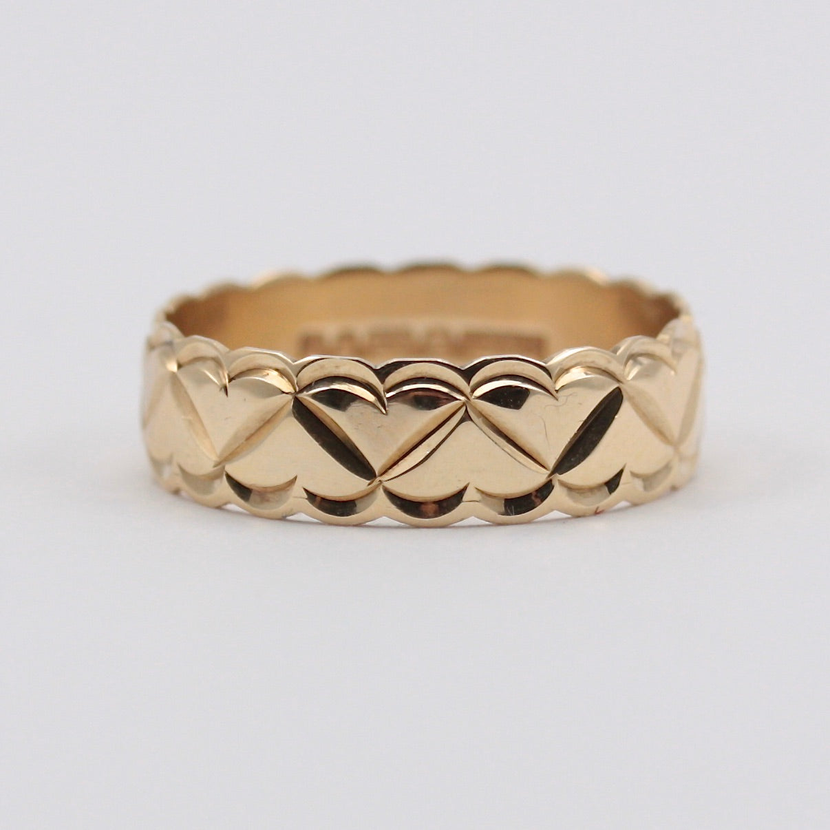 Vintage 9ct Gold Scalloped Edge Heart Patterned Band, 1987