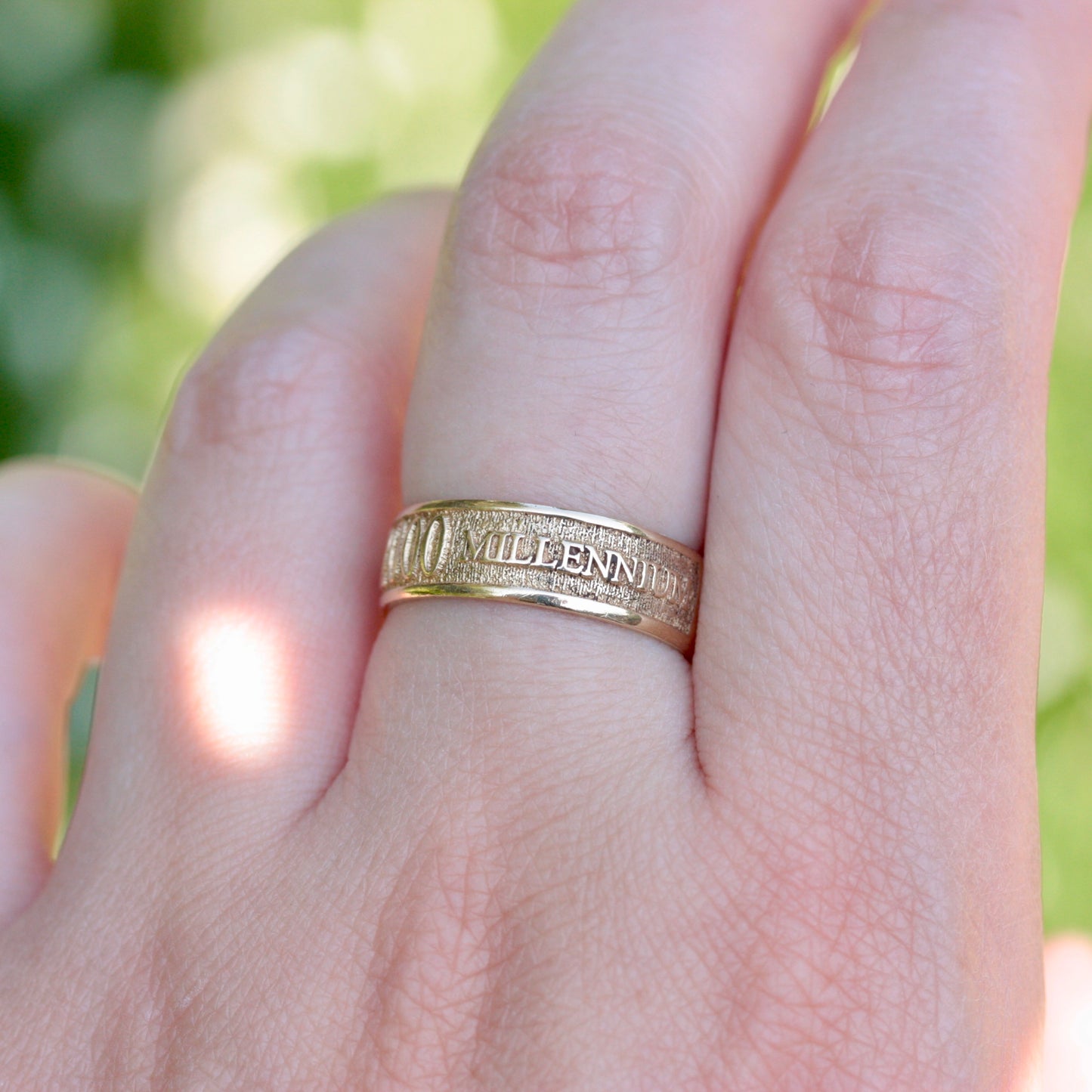 Vintage 9ct Gold Millennium Year 2000 Ring