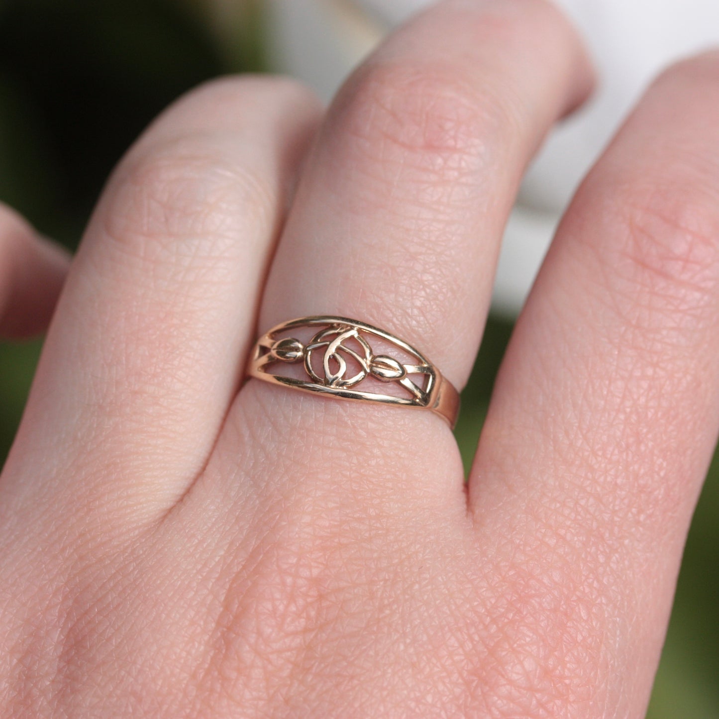 Vintage 9ct Gold Celtic Rose Band Ring