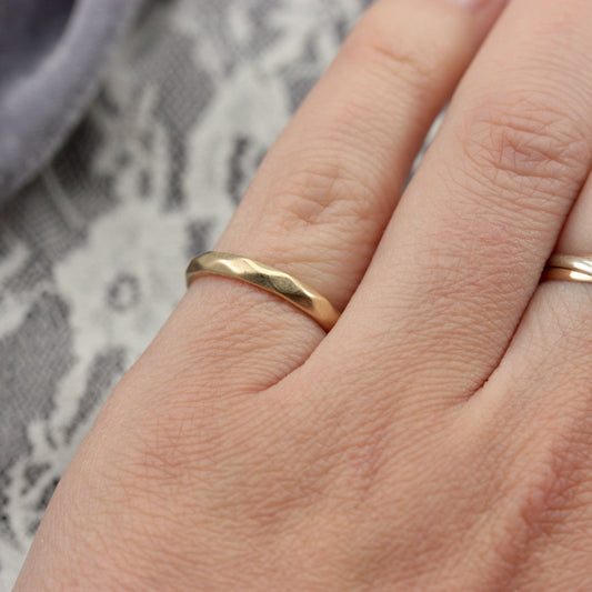 Vintage 1950s 9ct Gold Faceted Band
