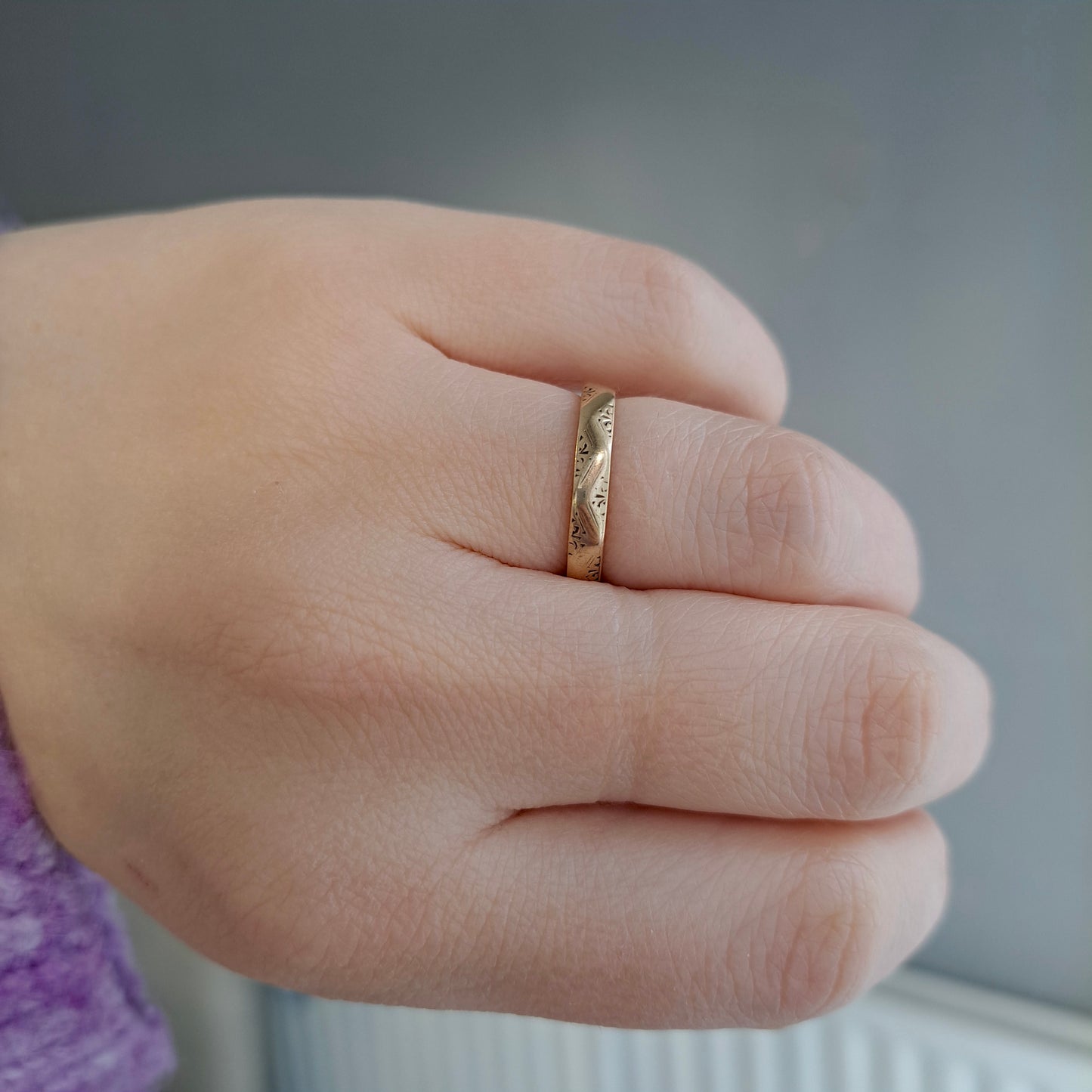 Vintage 9ct Yellow Gold Faceted Patterned Band, 1955