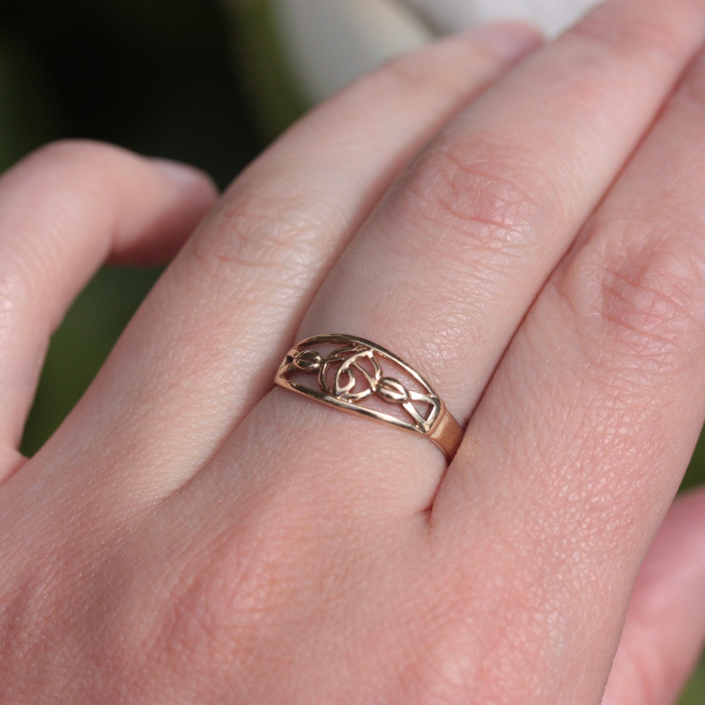 Vintage 9ct Gold Celtic Rose Band Ring