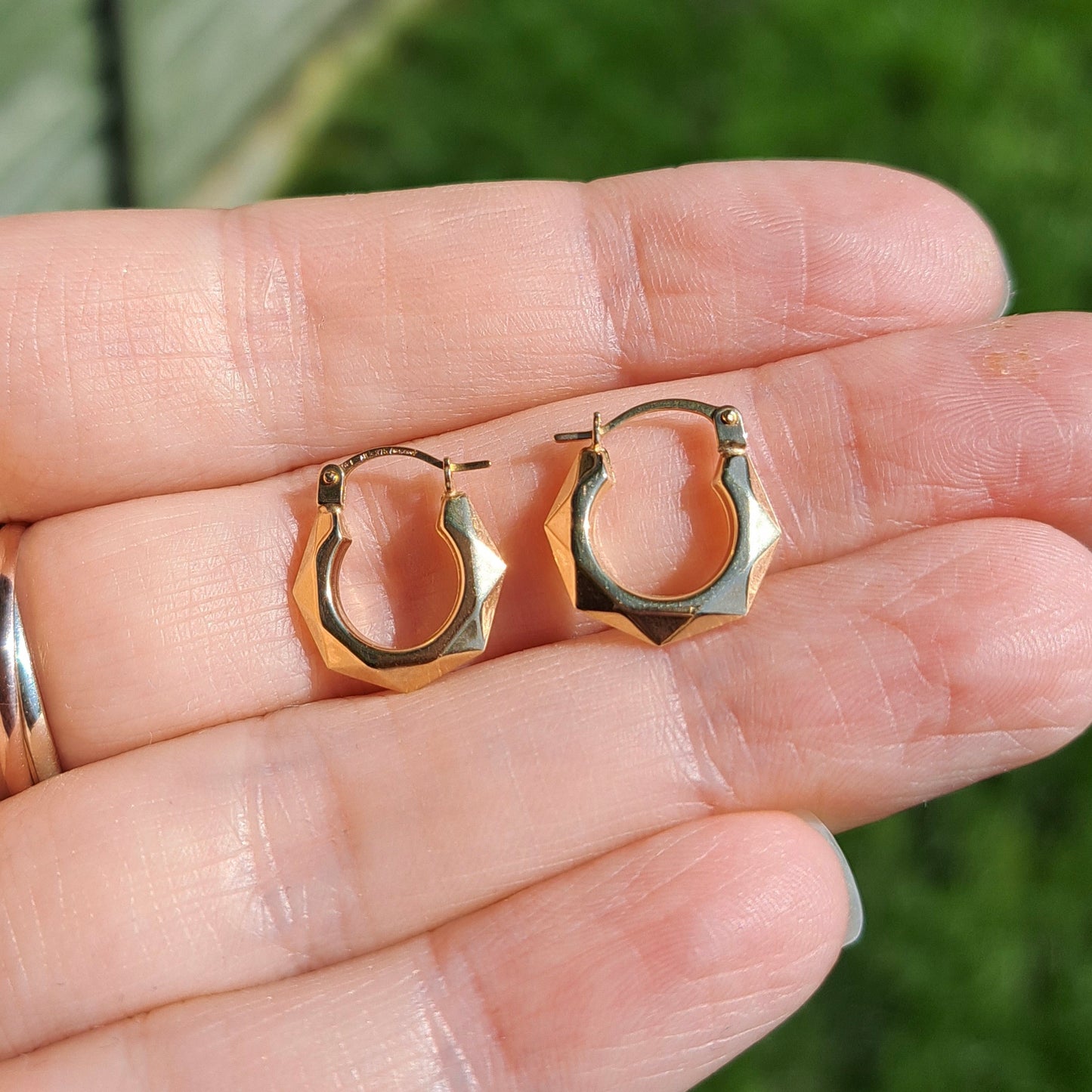 Pre-owned Small 9ct Gold Faceted Creole Hoop Earrings, Unoaerre