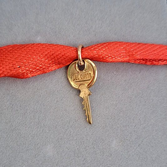 Pre-owned 9ct Gold Tiny Yale Key Charm
