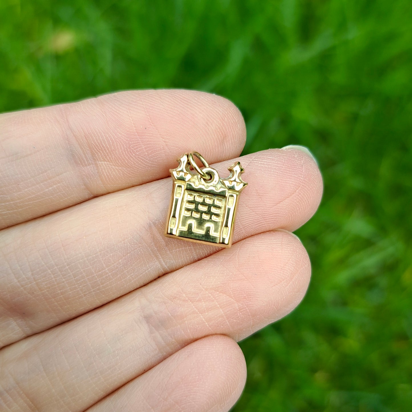 Vintage 9ct Gold Castle Charm