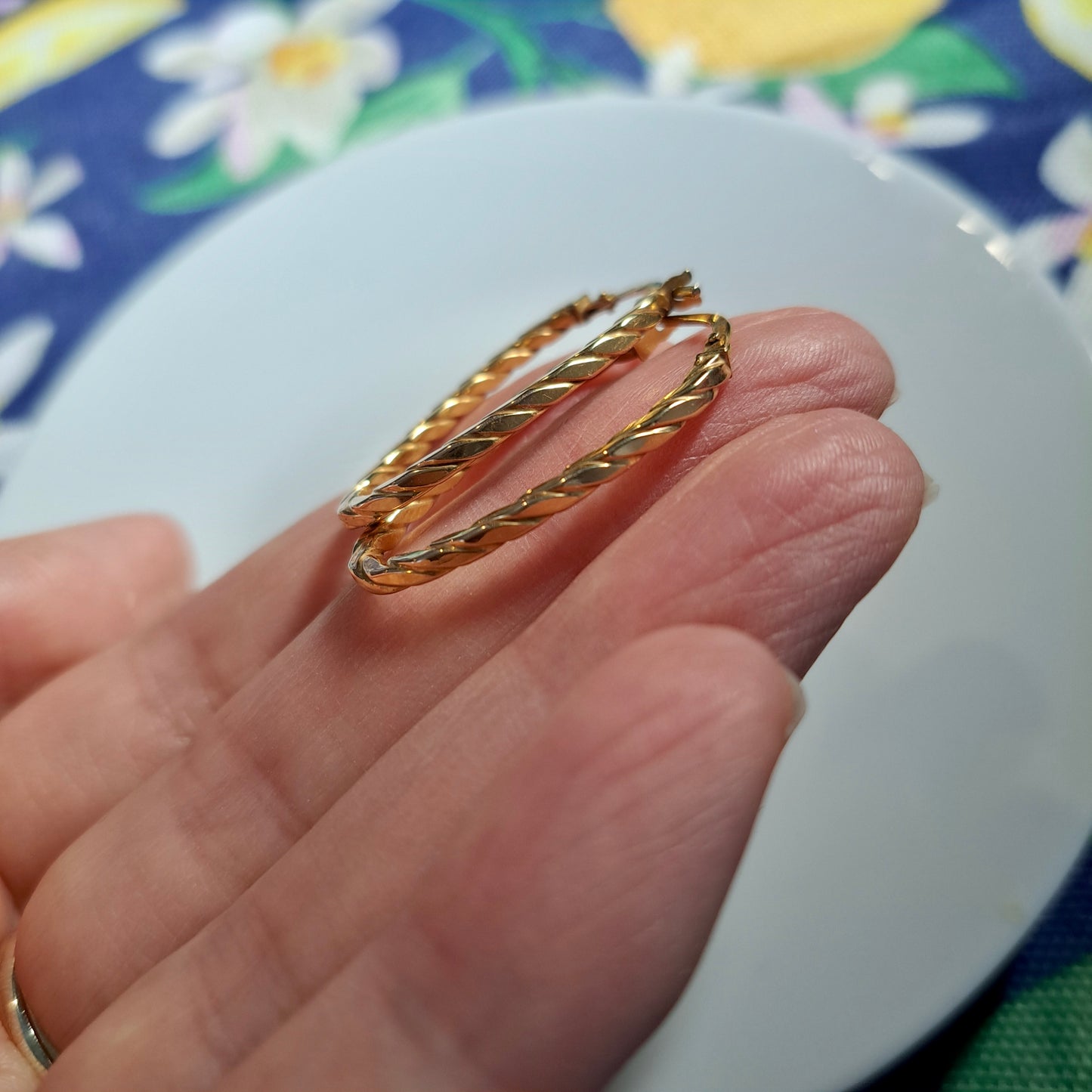 Pre-owned 9ct Gold Oval Twist Hoop Earrings, Medium