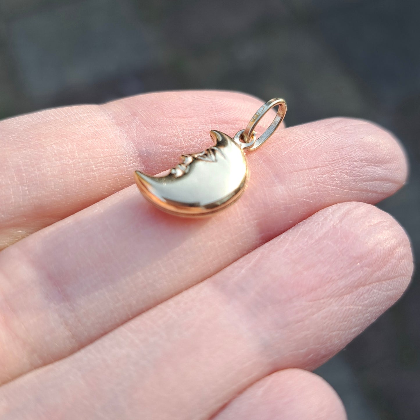 Late Vintage 9ct Gold Man on The Moon Pendant