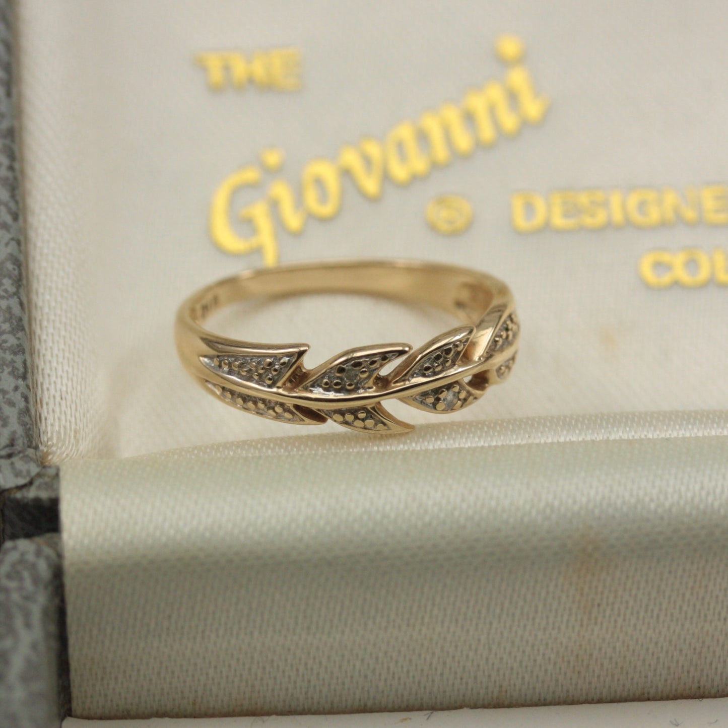 Late Vintage 9ct Gold and Diamond Arrow Style Band