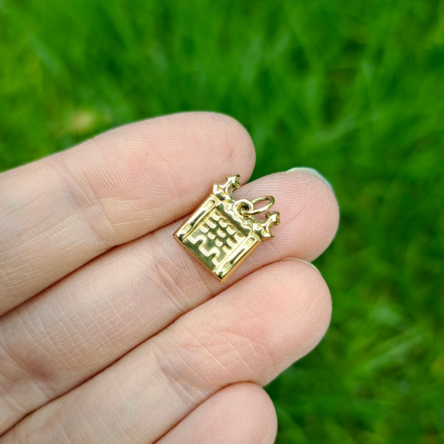 Vintage 9ct Gold Castle Charm