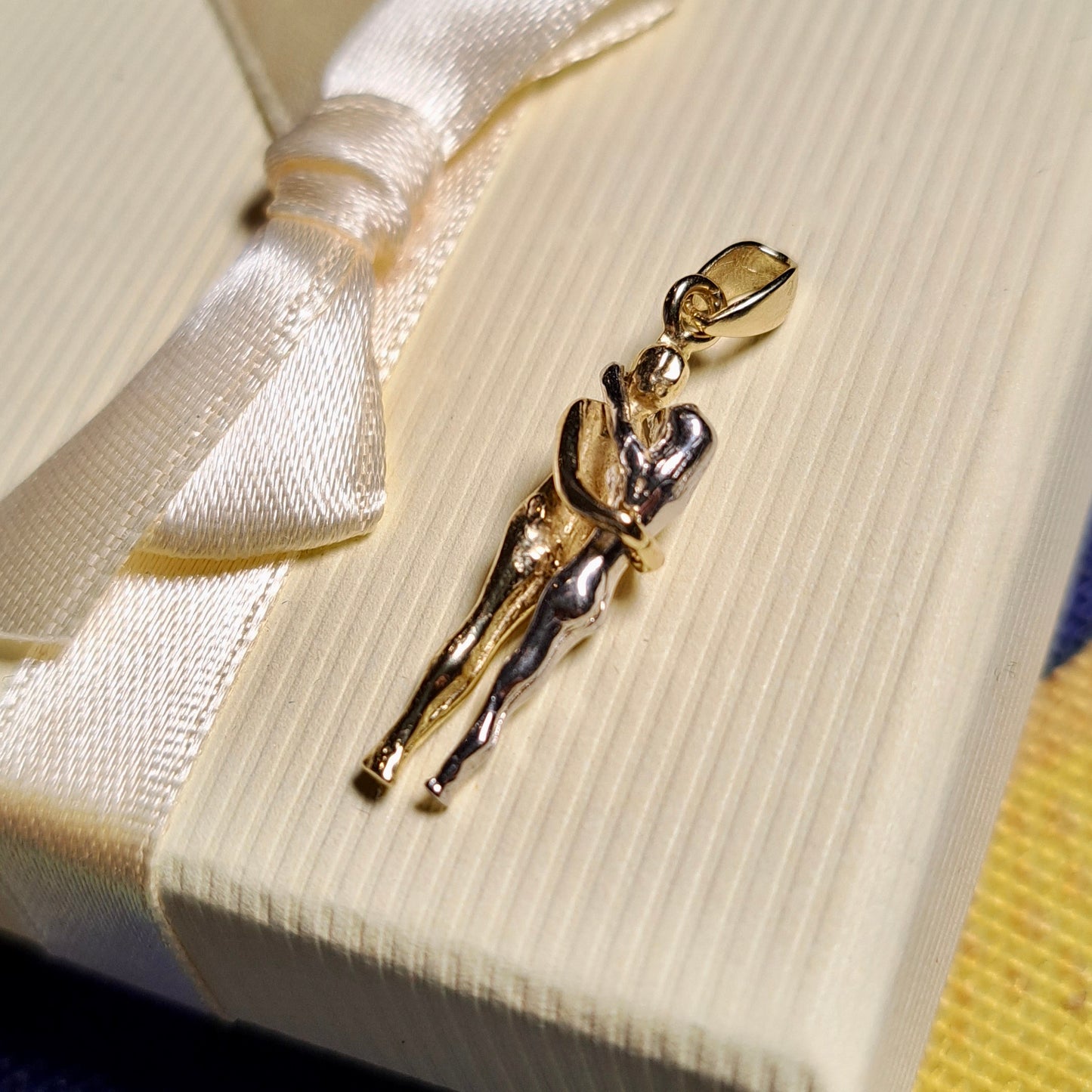 Pre-owned 14ct Yellow and White Gold Nude Embracing Couple Pendant