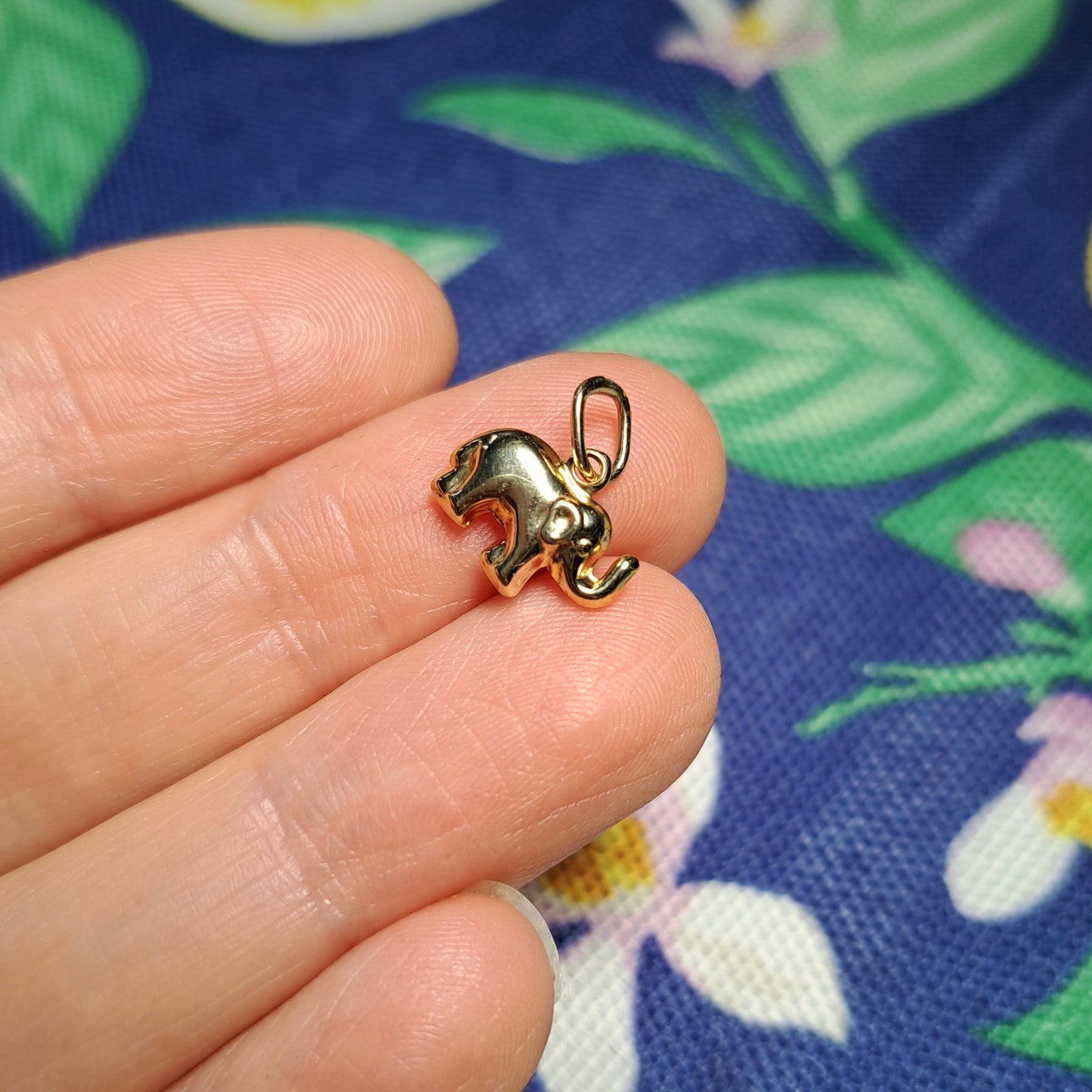 Pre-owned Tiny Puffy 9ct Gold Elephant Charm