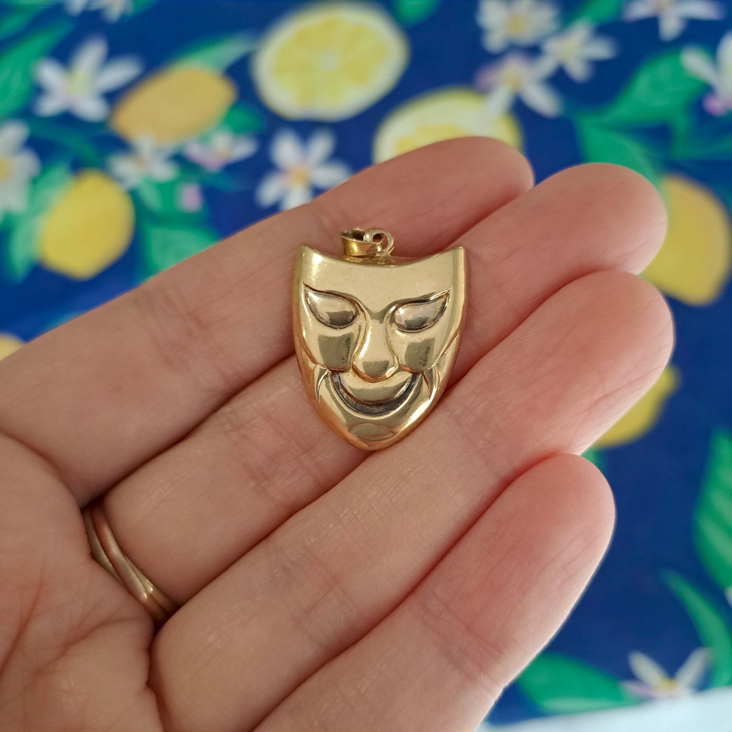 Vintage 9ct Gold Theatre Mask Pendant