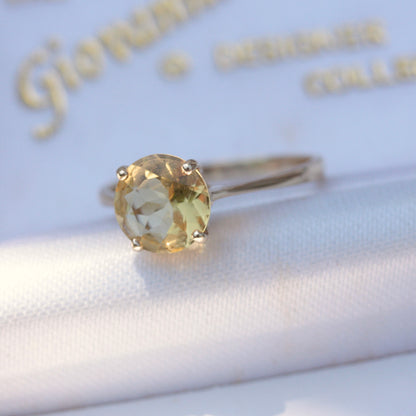 Pre-owned 9ct Gold Citrine Solitaire Ring