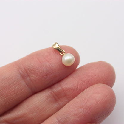 Pre-owned 9ct Gold Freshwater Pearl Pendant