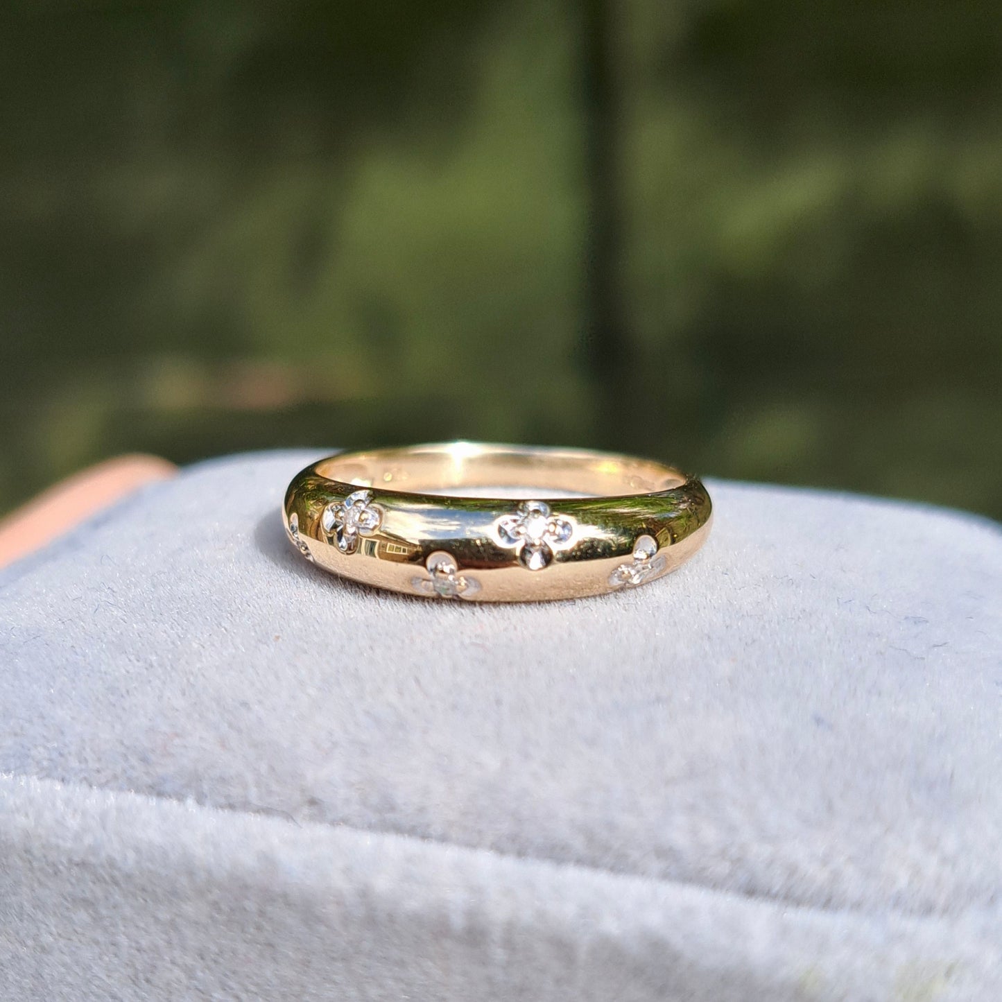 Pre-owned 9ct Gold and Diamond Clovers Domed Ring