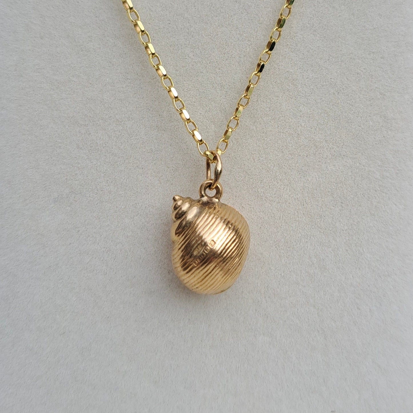 Vintage 9ct Gold Shell Charm, 1972