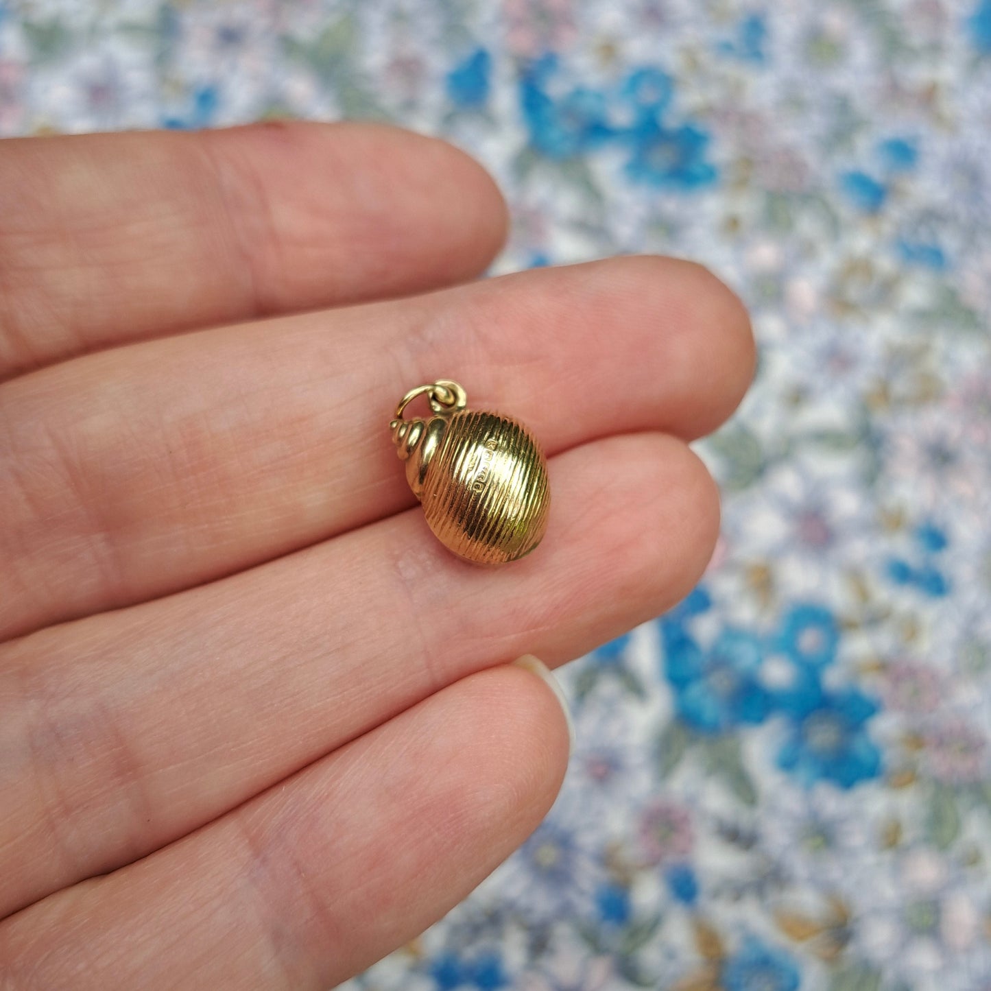 Vintage 9ct Gold Shell Charm, 1972