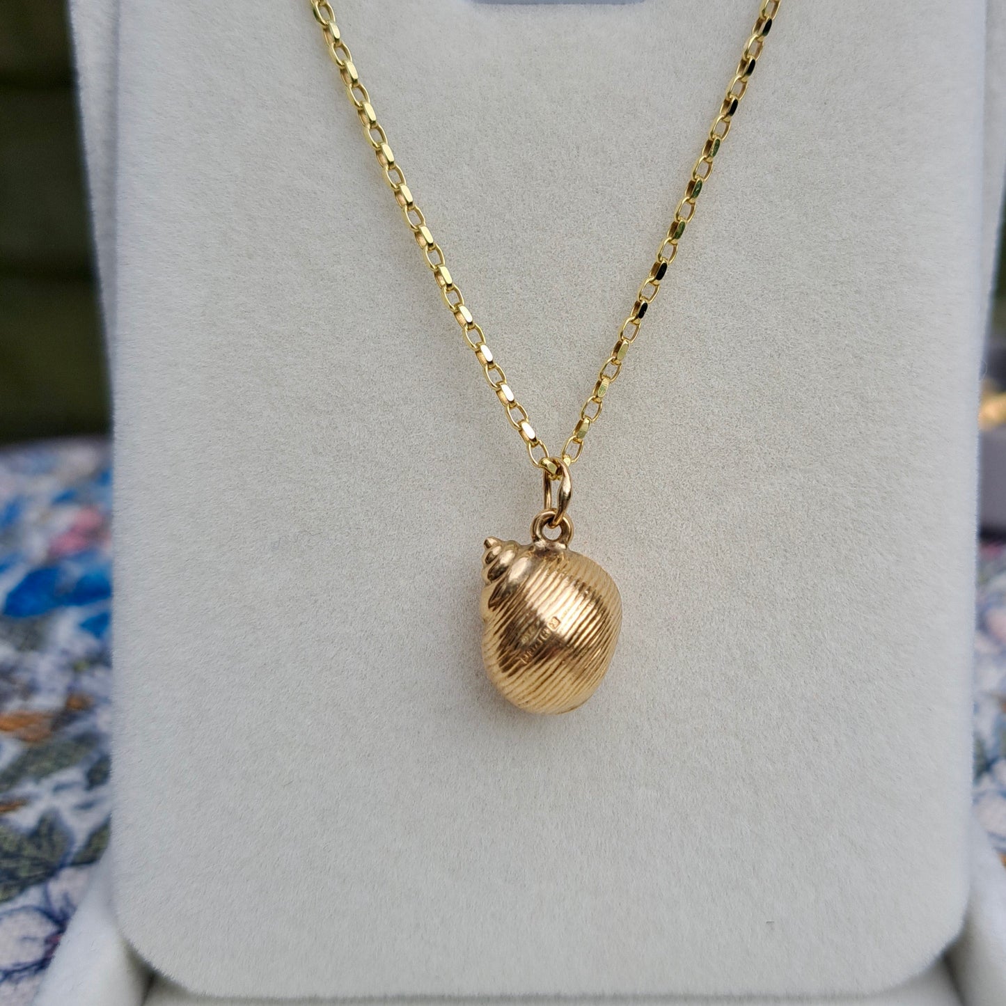 Vintage 9ct Gold Shell Charm, 1972