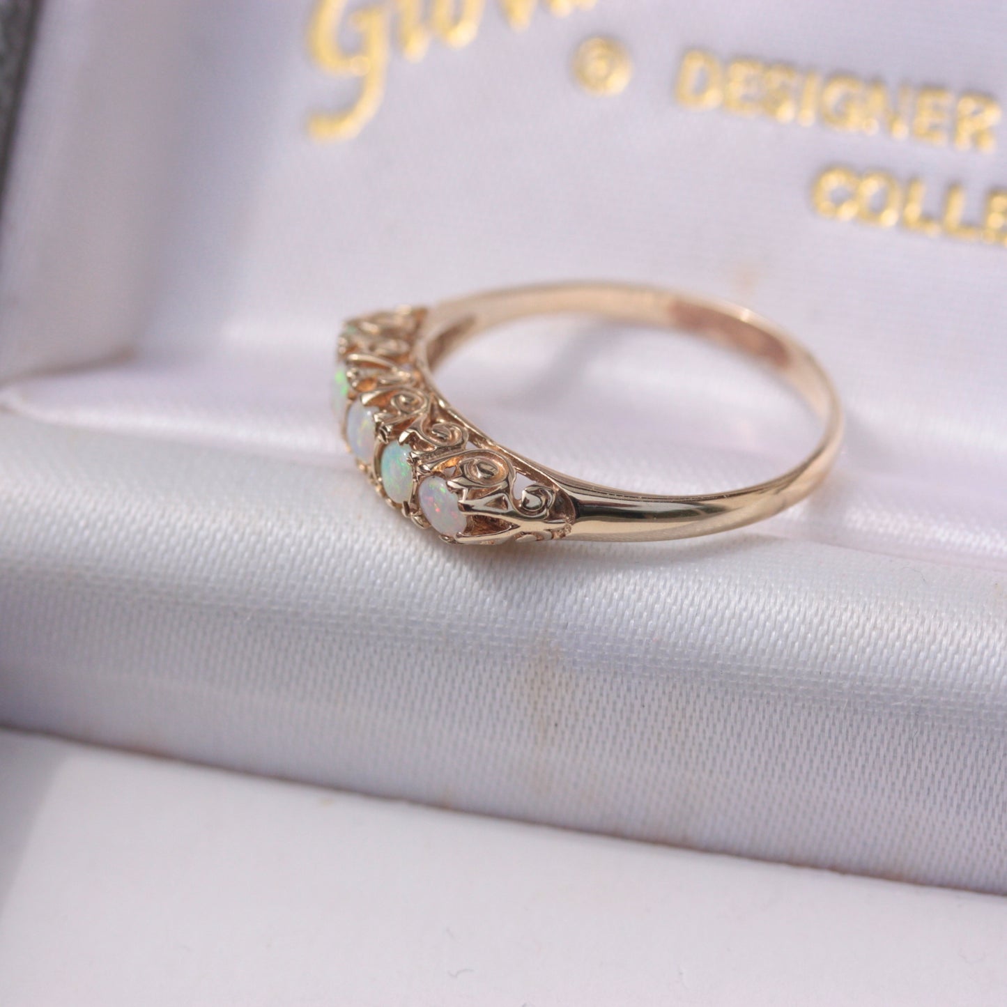 Vintage 9ct Gold Opal 5 Stone Ring