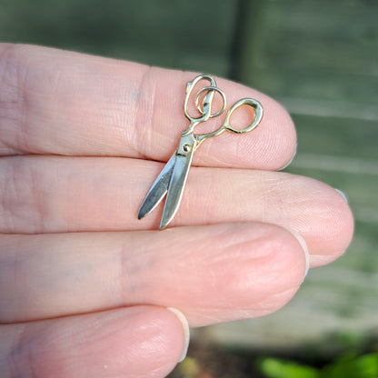 Vintage 9ct Gold Moving Scissors Charm