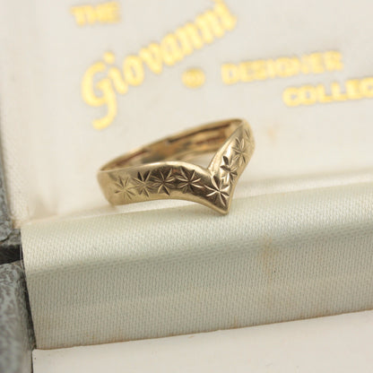 Vintage 9ct Gold Star Engraved Wishbone Ring