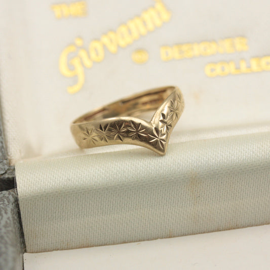 Vintage 9ct Gold Star Engraved Wishbone Ring