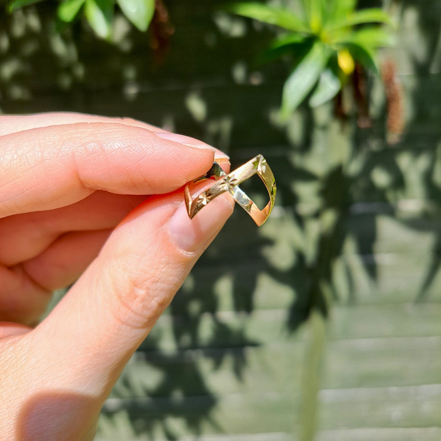 Late Vintage 9ct Gold Patterned Double Wishbone Ring