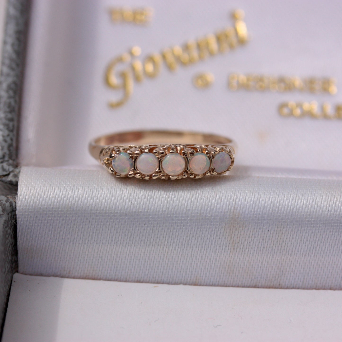 Vintage 9ct Gold Opal 5 Stone Ring