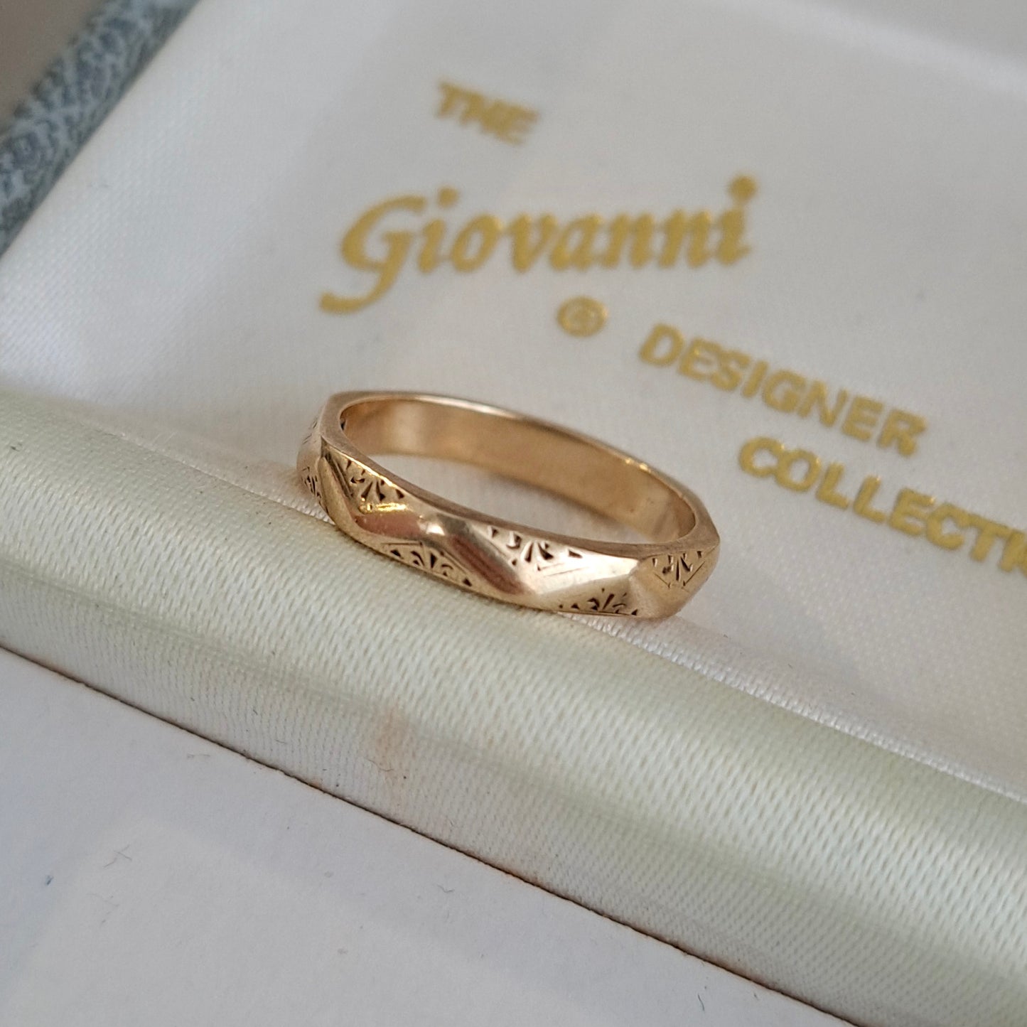 Vintage 9ct Yellow Gold Faceted Patterned Band, 1955