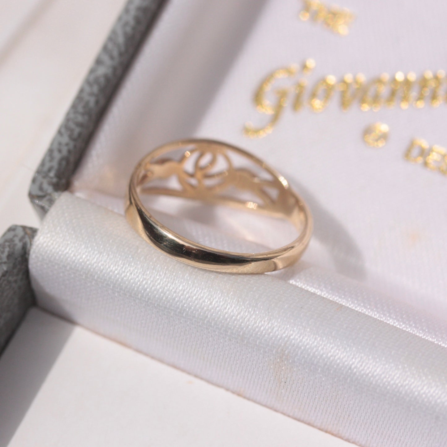 Vintage 9ct Gold Celtic Rose Band Ring