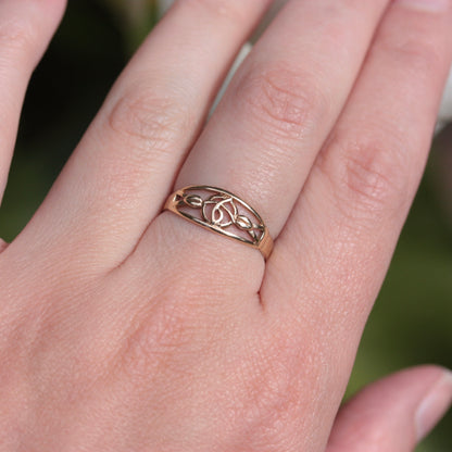 Vintage 9ct Gold Celtic Rose Band Ring