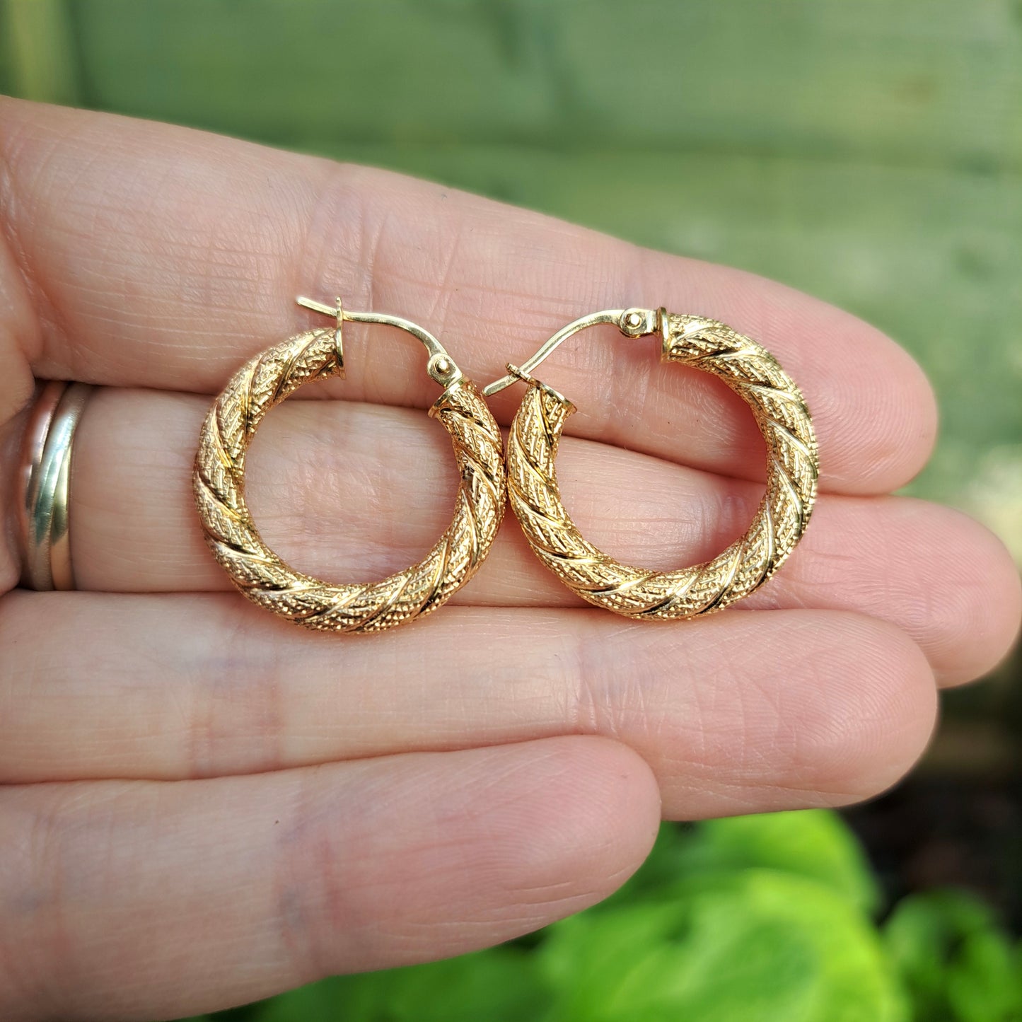 Pre-owned 9ct Italian Gold Textured Twist Hoop Earrings, Unoaerre