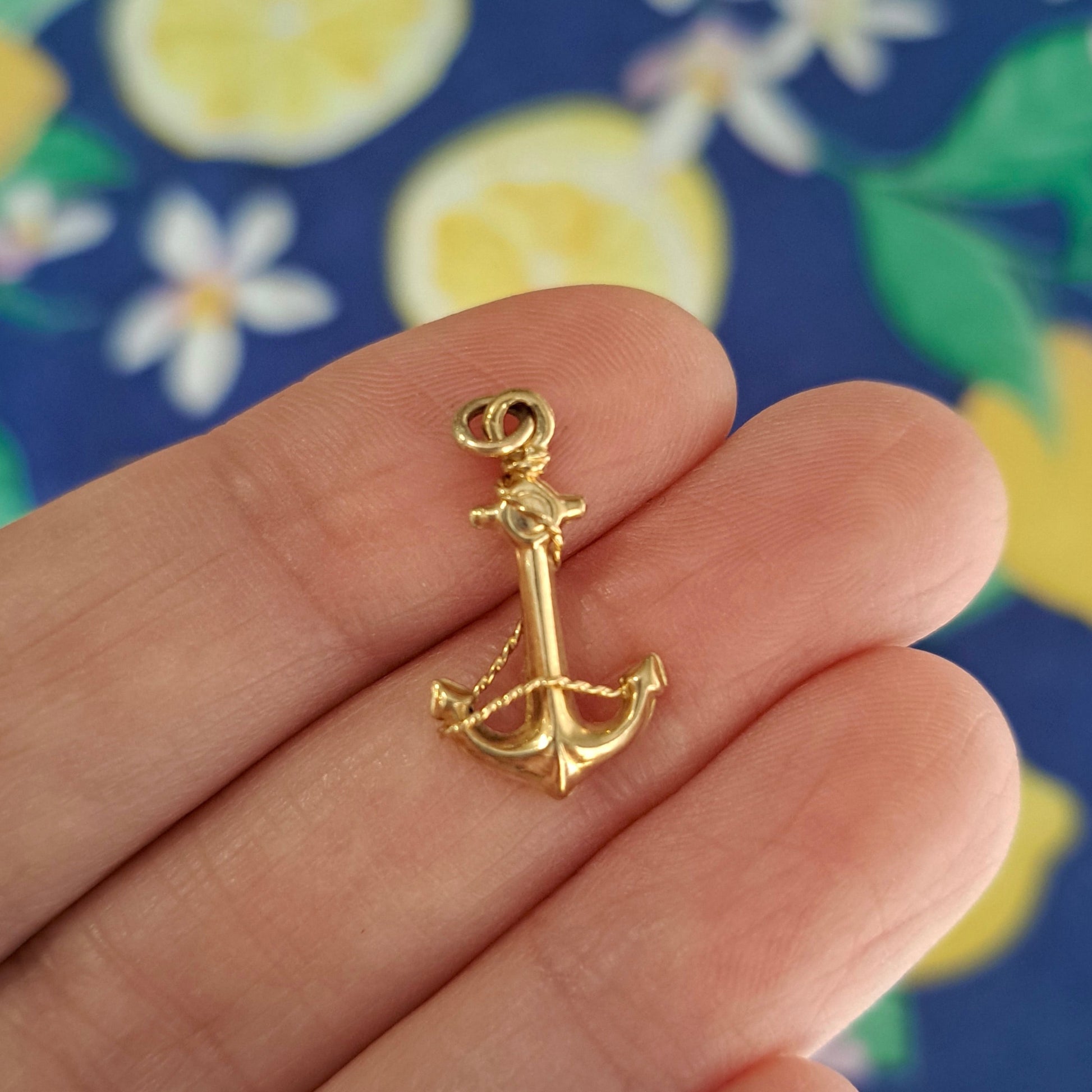 pre-owned 9ct gold anchor pendant