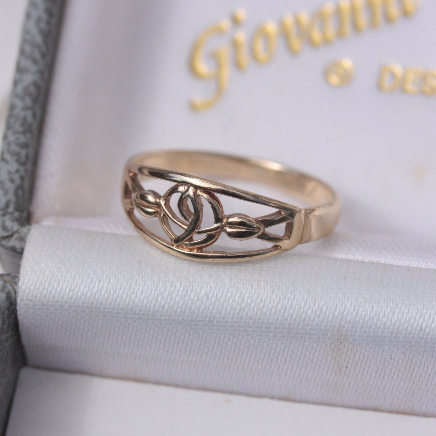 Vintage 9ct Gold Celtic Rose Band Ring
