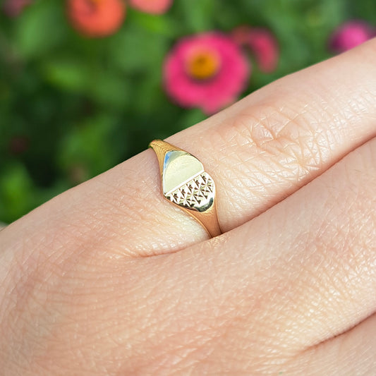vintage 9ct gold heart signet ring, half engraved
