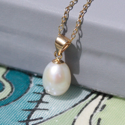 Solid 9ct Gold Freshwater Pearl Pendants - in Pink, White or Peach