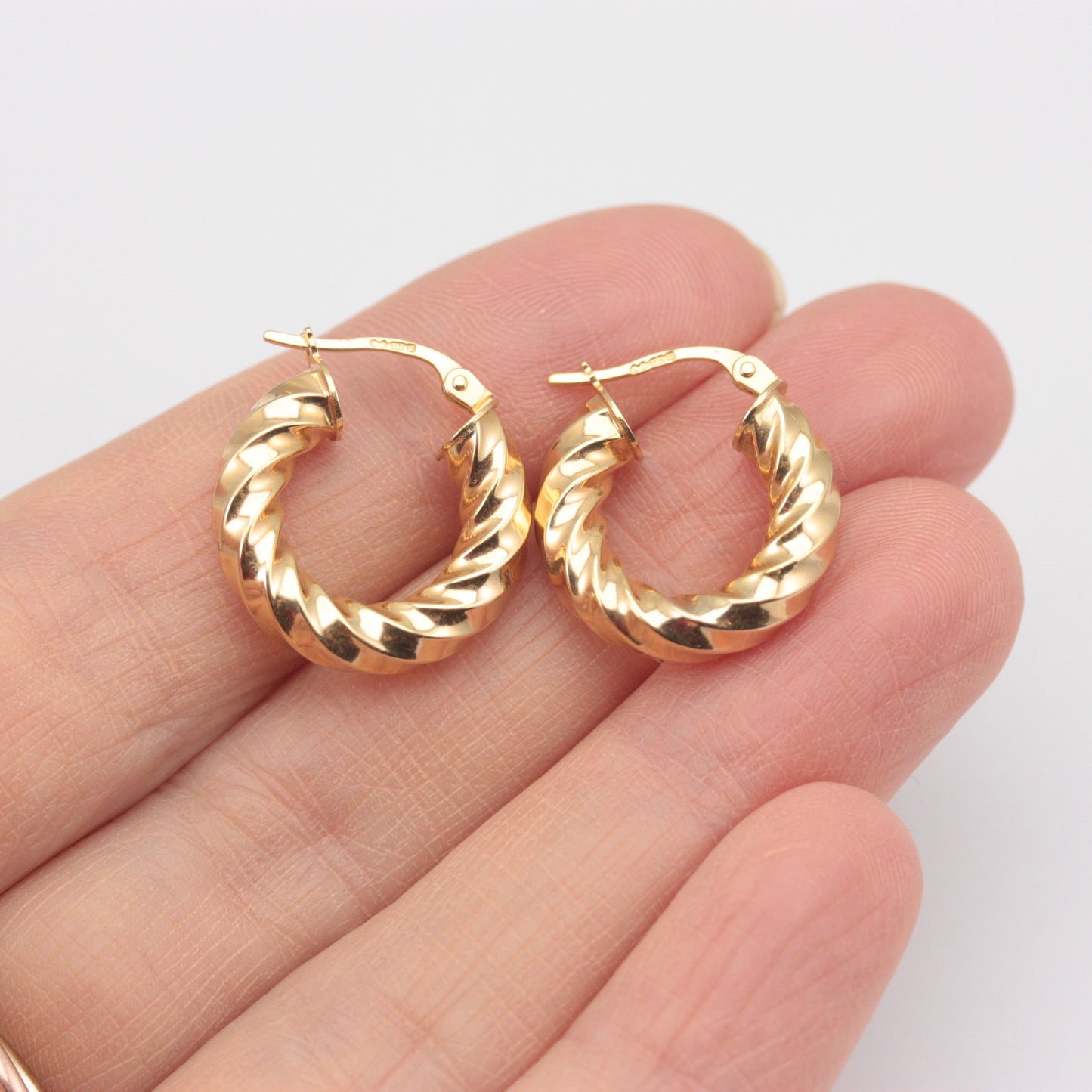 Pre-owned 9ct Yellow Gold Small Chunky Twist Hoop Earrings