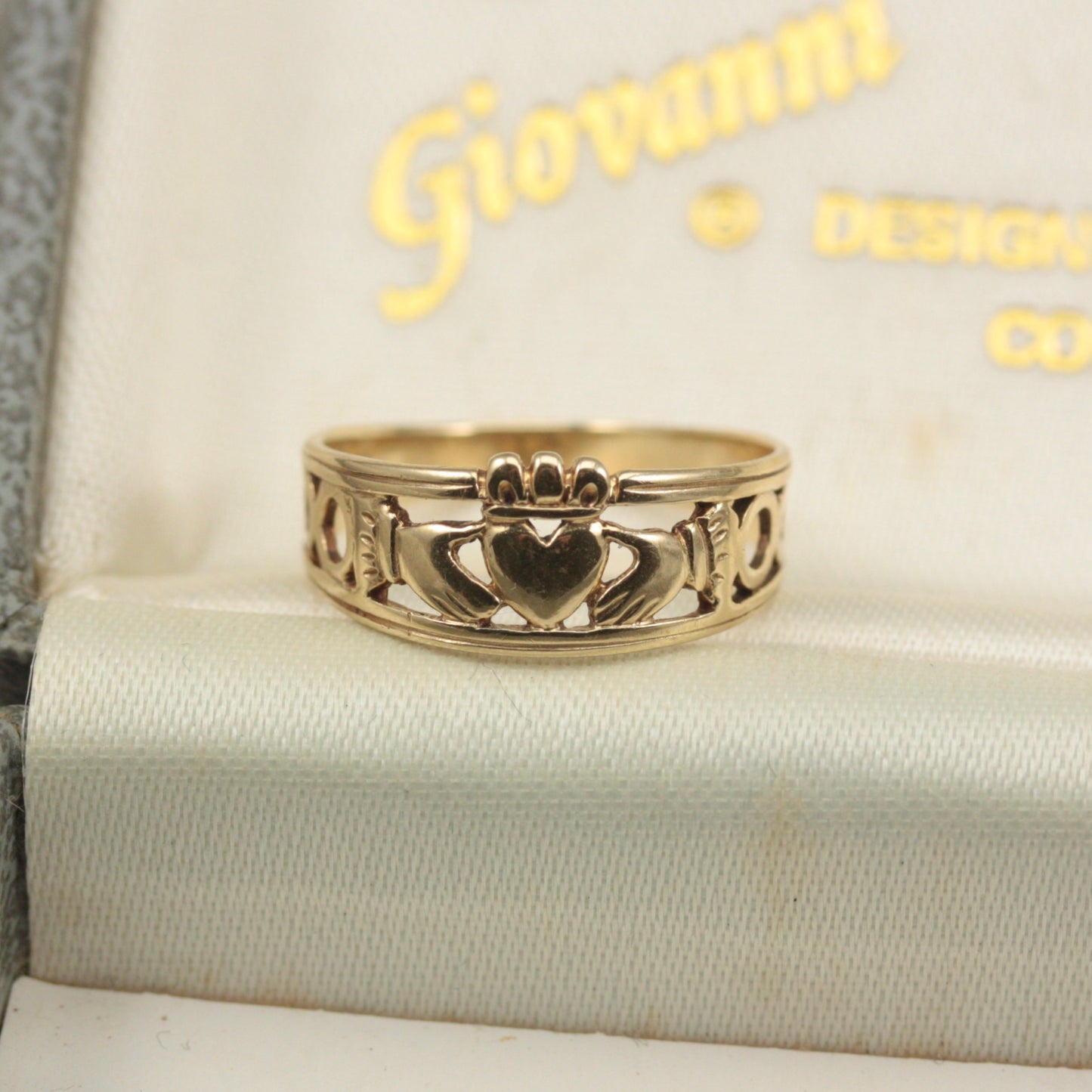 Vintage 9ct Gold Claddagh Band Ring