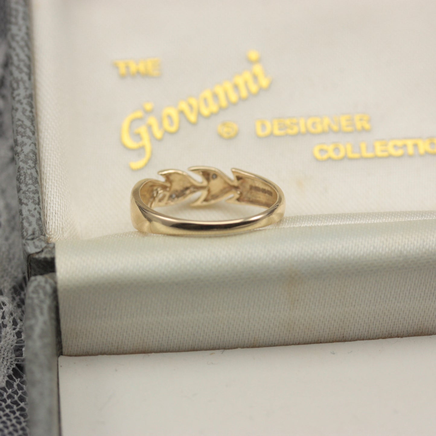 Late Vintage 9ct Gold and Diamond Arrow Style Band