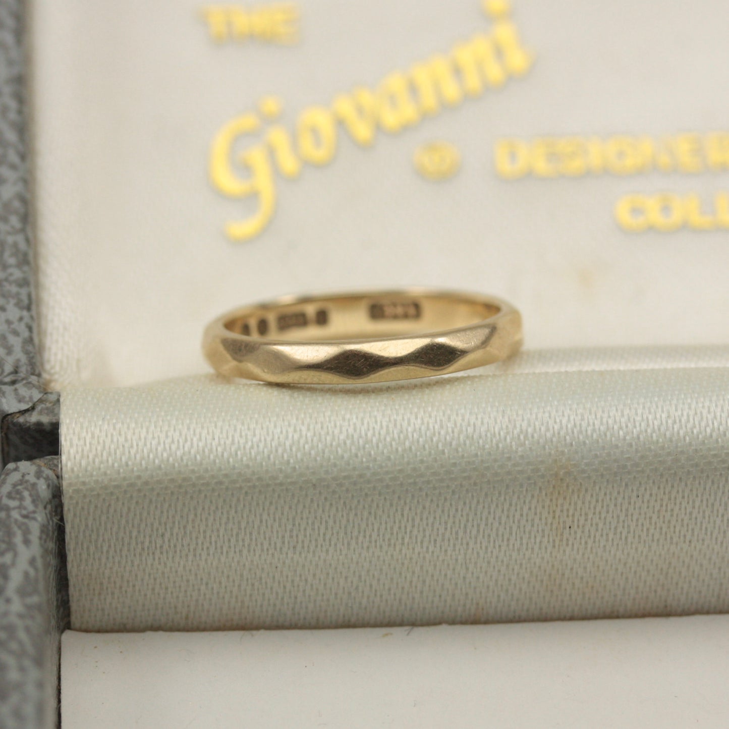 Vintage 1950s 9ct Gold Faceted Band