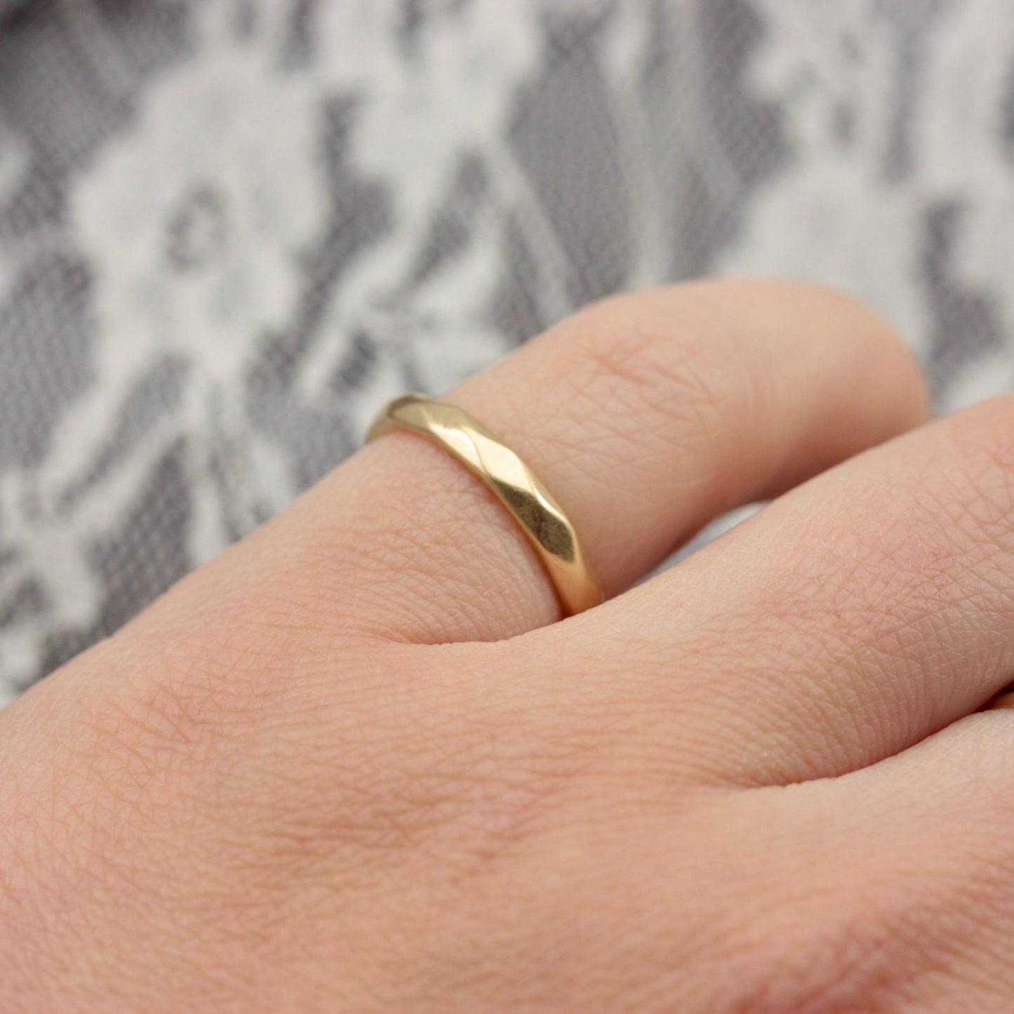 Vintage 1950s 9ct Gold Faceted Band