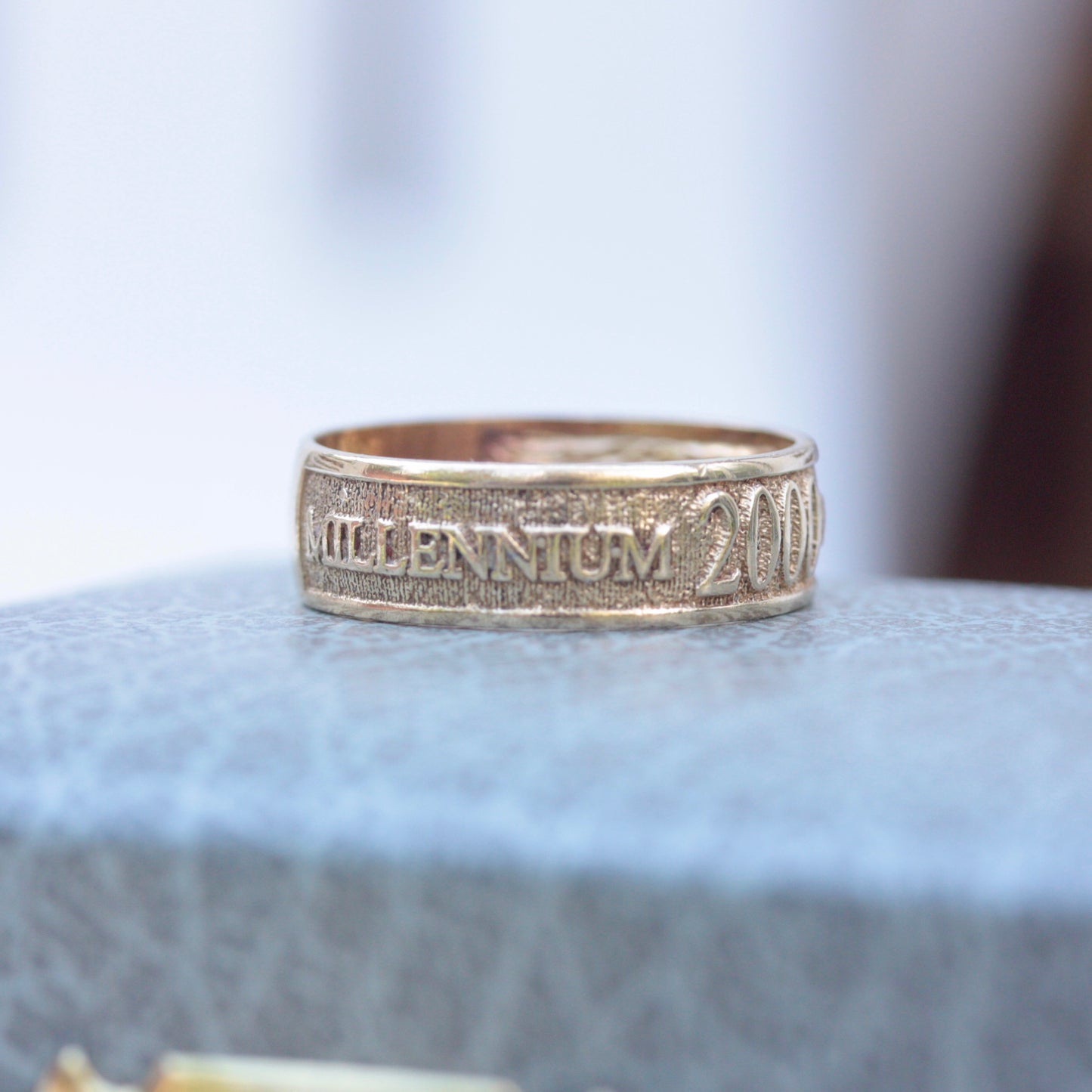 Vintage 9ct Gold Millennium Year 2000 Ring