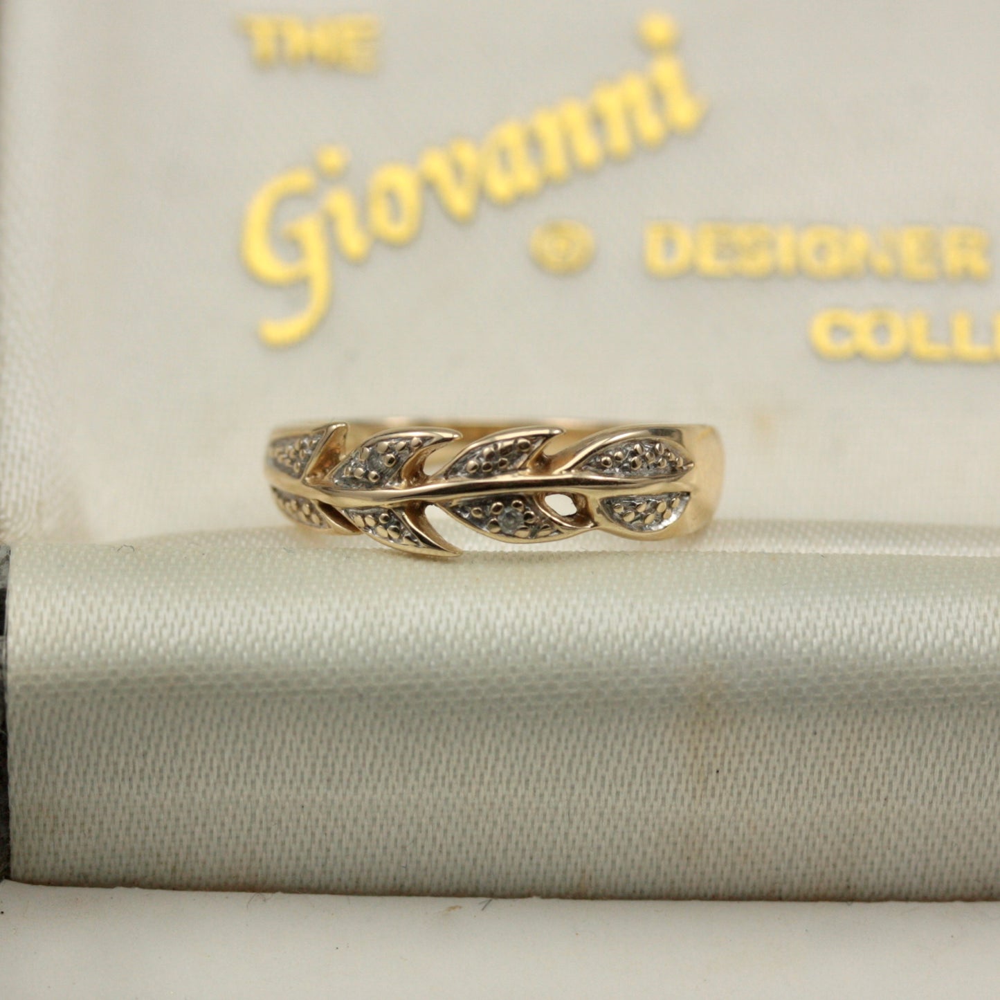 Late Vintage 9ct Gold and Diamond Arrow Style Band