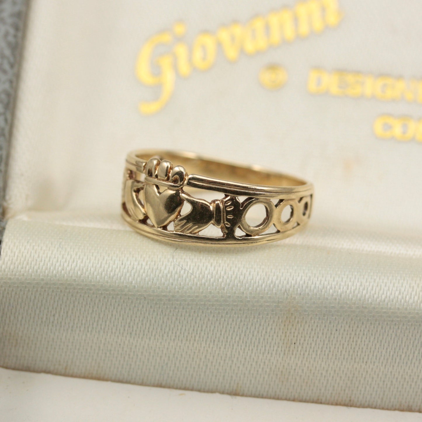 Vintage 9ct Gold Claddagh Band Ring