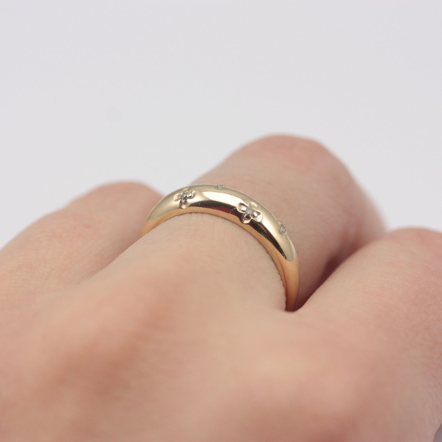 Pre-owned 9ct Gold and Diamond Domed Clover Ring