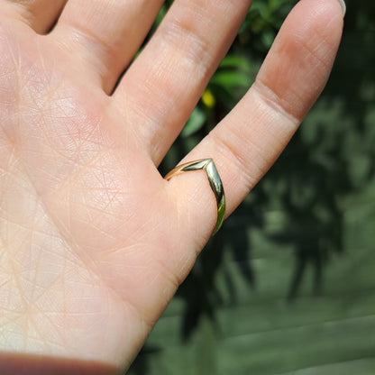 Late Vintage 9ct Gold Patterned Double Wishbone Ring