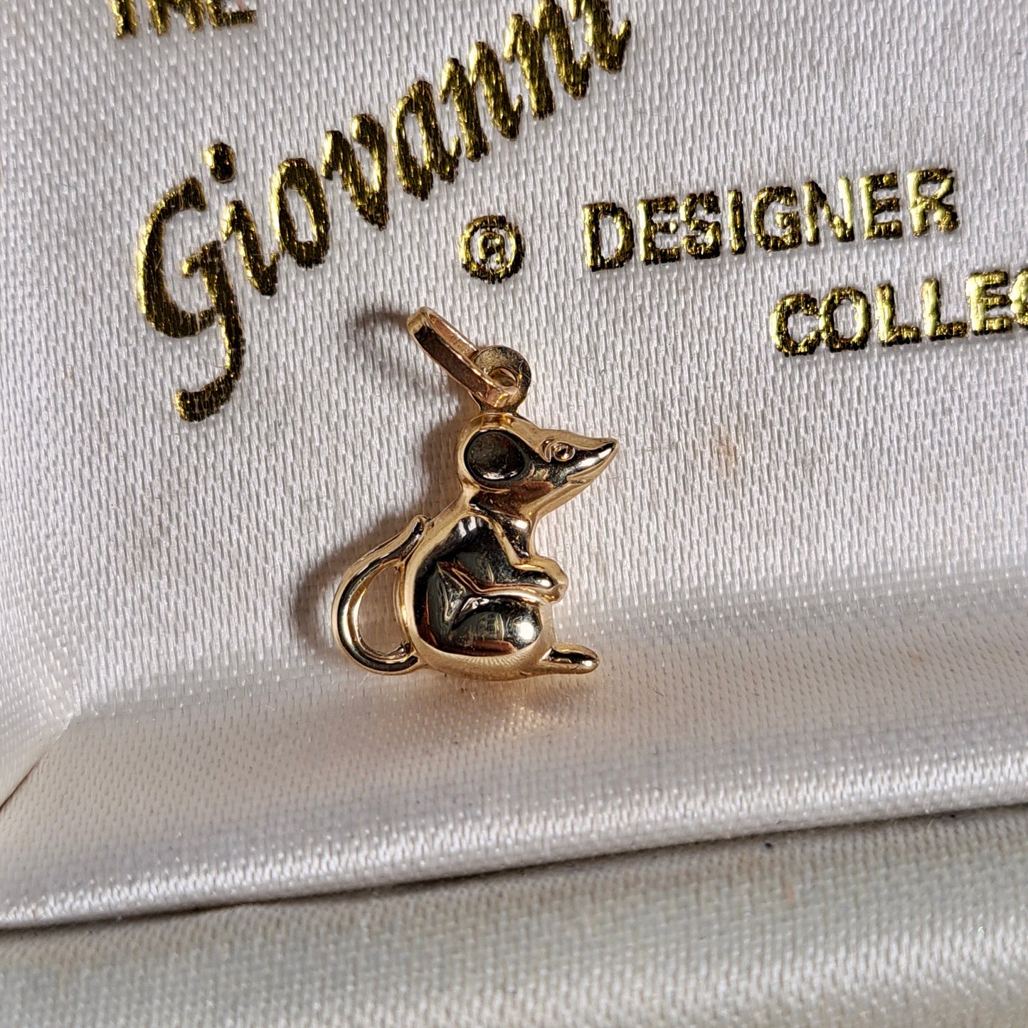 Small Vintage 9ct Gold Sitting Mouse Charm